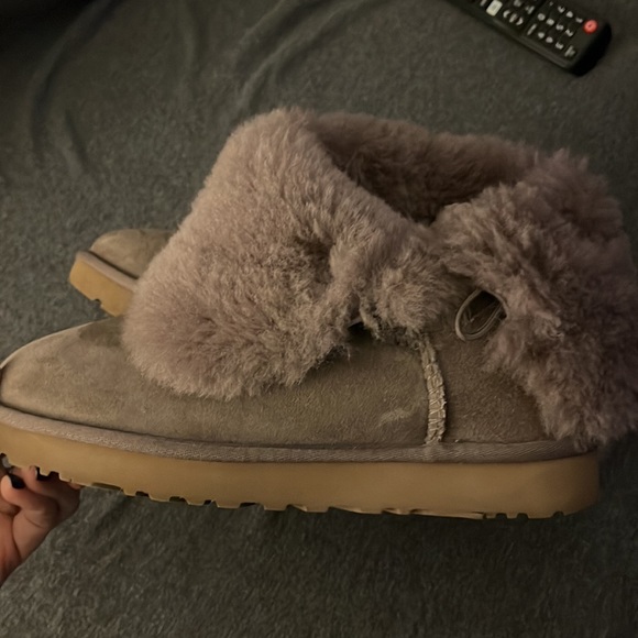 LOWEST!- Size 9 bailey button excellent condition Uggs. - Picture 13 of 15